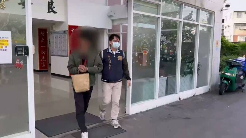 警方将毒贩黄姓男子移送法办，为依托咪酯升等后首例。（记者徐圣伦翻摄）