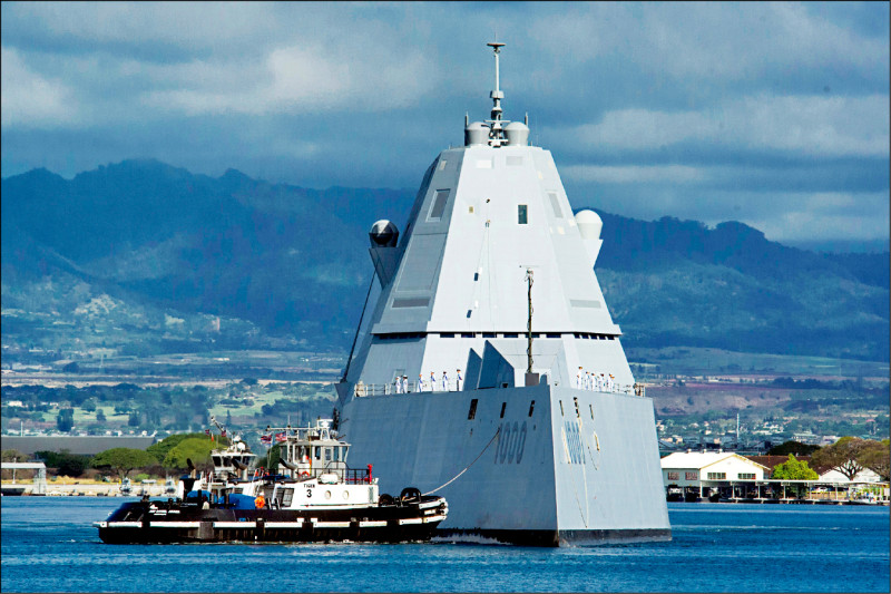 美軍共有3艘朱瓦特級匿蹤飛彈驅逐艦，圖為該級首艘服役軍艦「朱瓦特號」。（美聯社檔案照）