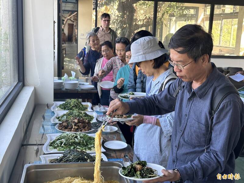 農場安排當地全有機農產餐點，令各國成員印象深刻。（記者蔡宗憲攝）