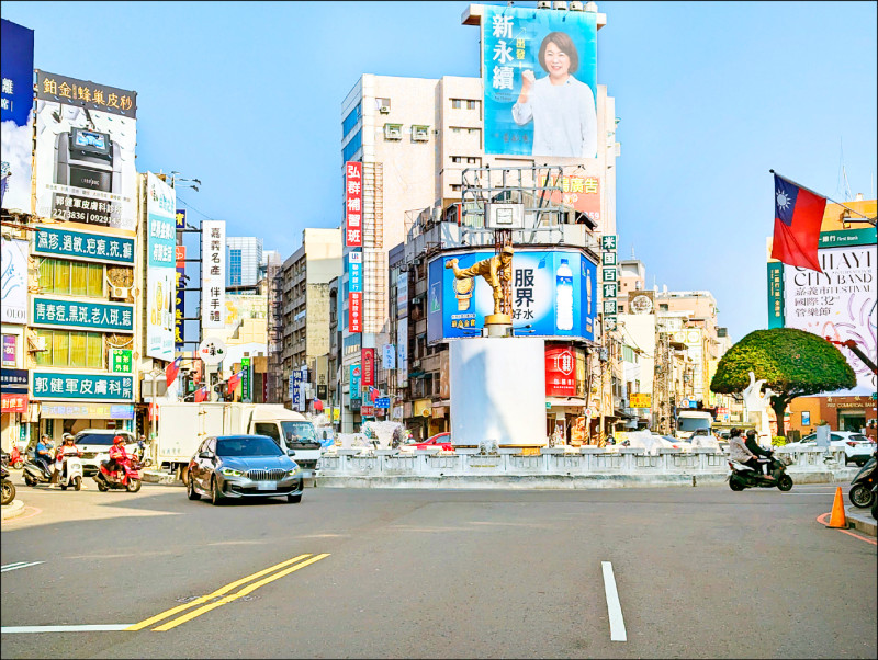 嘉義市中央噴水圓環有民主聖地地標之稱。（記者王善嬿攝）