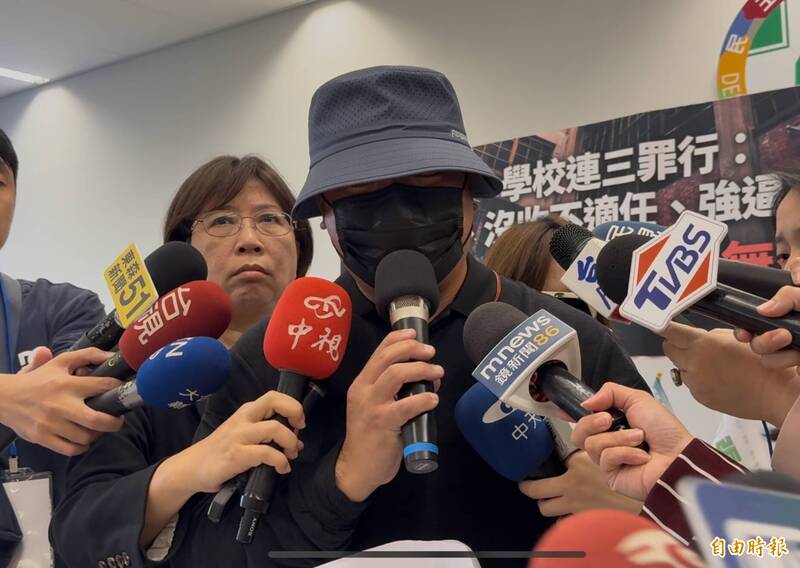 家長指控孩子被學校霸凌、不當管教，校長還罵家長不轉學是無賴。（記者蔡淑媛攝）