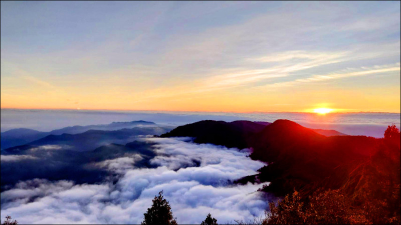 宜蘭太平山迎接2025年第一道曙光，元旦當天提前到清晨3點開園。圖為園區日出美景。
（林保署宜蘭分署提供）