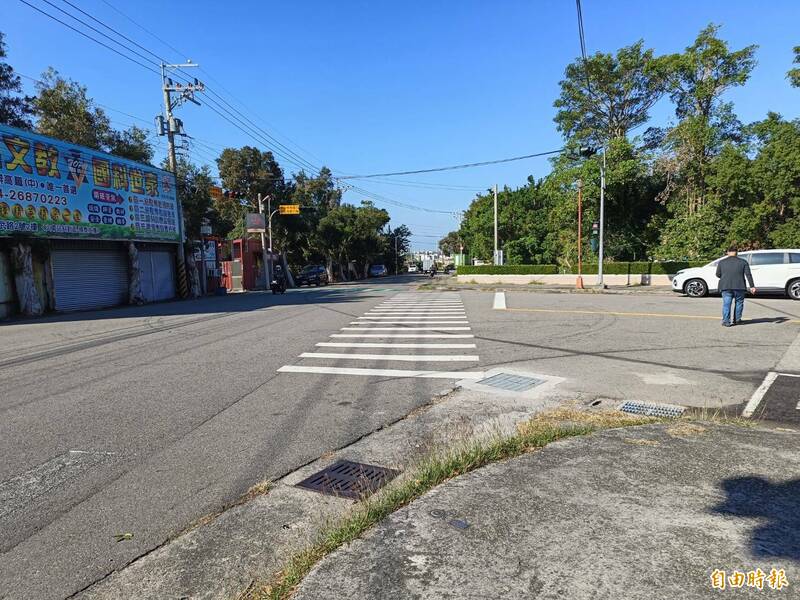 大甲高工校門通學步道將施工改善。（記者張軒哲攝）