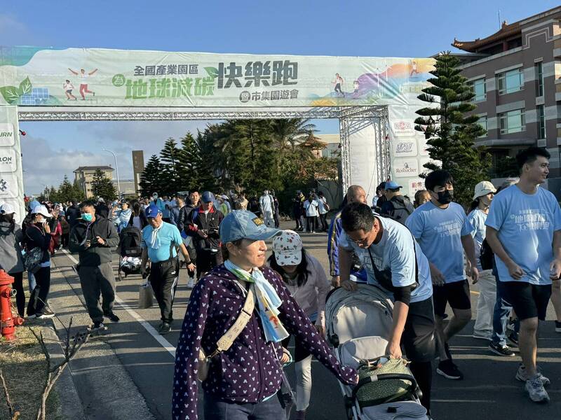 鹿港鎮路跑活動有2000多名親子參加，度過悠閒的周末假日。（民眾提供）