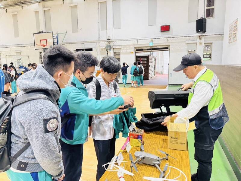 台北站國際民航日宣導活動。（民航局提供）