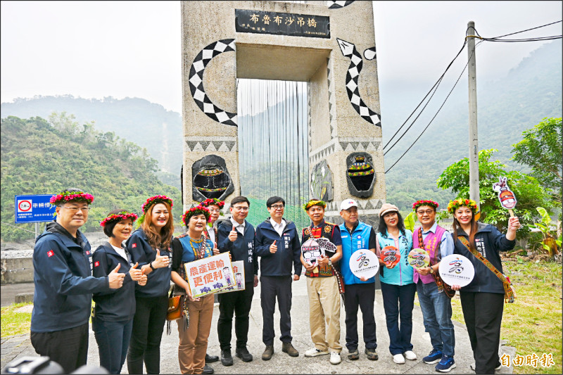 茂林區布魯布沙吊橋整建完工，昨天上午熱鬧舉行通車典禮。（記者蘇福男攝）