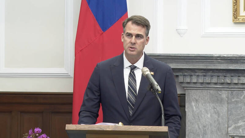 美國奧克拉荷馬州州長史迪（Kevin Stitt）今率訪問團會見賴清德總統時表示，希望與台灣在無人機自駕領域進一步合作。（總統府提供）