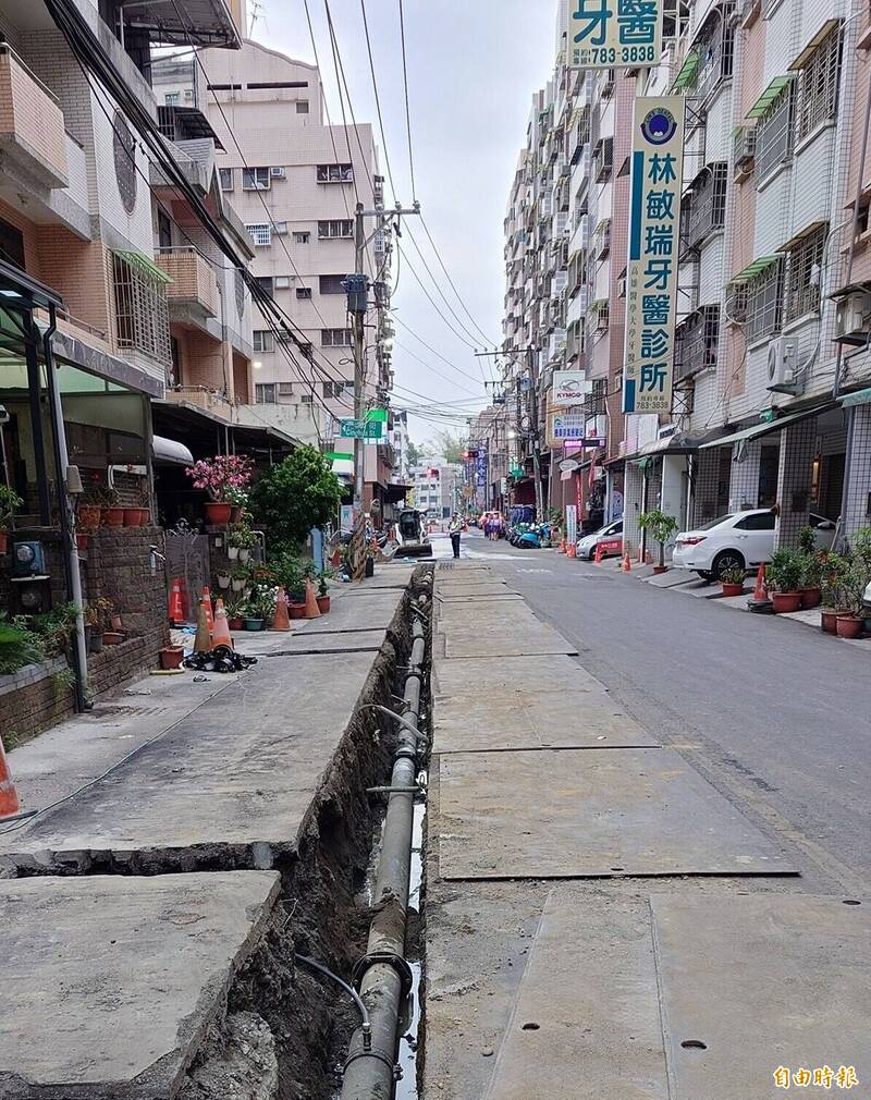 高雄明年投入超過30億，汰管降漏並配合捷運遷管。（記者陳文嬋攝）