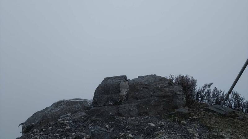 玉山氣象站今天上午因天氣冷，有霜與霧淞。（氣象署提供）