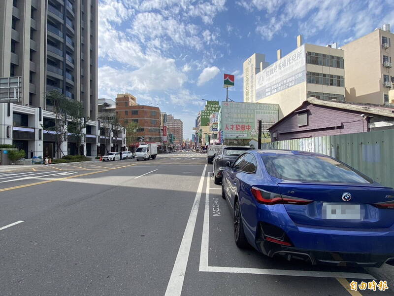 彰化市是全縣第一個推動路邊停車收費的地區，目前全市有1100多個路邊收費停車格，居全縣之首。（記者張聰秋攝）