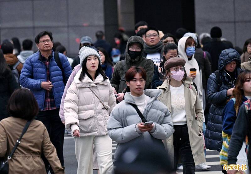 今日西半部及東北部整天偏冷，低溫普遍約11至14度，花東地區低溫約14至16度，白天最高溫北部及東北部僅15到17度，其他地區早晚冷。（資料照）