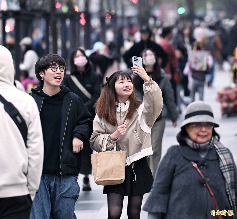 最新氣象模式模擬顯示，週三將會有另一股冷空氣南下，北台灣將再度轉冷，低溫有可能降至10度左右。（資料照）