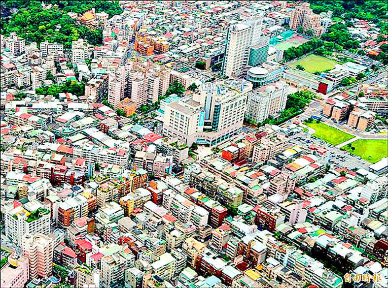 
Residential and commercial buildings are pictured in Taipei in an undated photograph.
Photo: Taipei Times