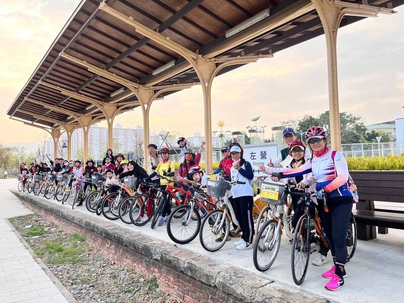 高雄乘風而騎規劃單車遊蓮潭行程。（觀光局提供）