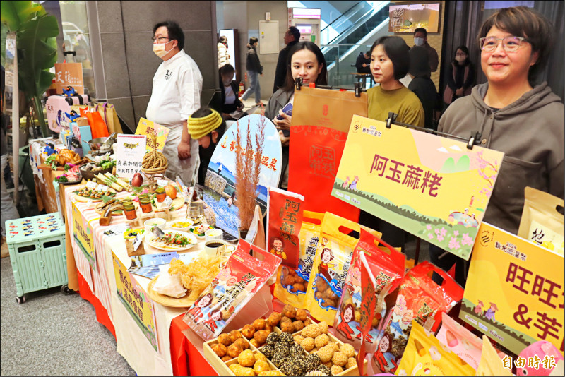 新北感溫祭系列活動，搭配各地商家的美食產品，好吃又好玩。（記者翁聿煌攝）