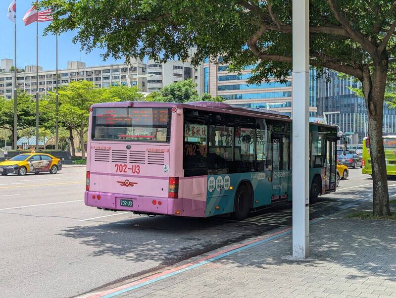 台北市議會交通委員會19日通過公車運價調整，漲幅約7.8%，不過票價不變。（資料照）