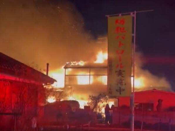 日本千葉縣昨晚傳出夫妻遇刺身亡的同時，附近住宅區也發生8棟民宅起火事件。（擷取自@nakayokusiyo_15/X）