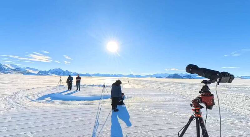 堅信地球是平的！YouTuber衝南極「目睹1幕」被打臉認錯了