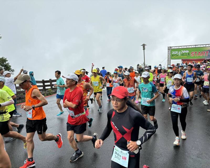 太平山雲端漫步路跑活動去年大獲好評，吸引千名選手奔馳在絕美林道間，明年也將繼續辦理。（林業保育署宜蘭分署提供）