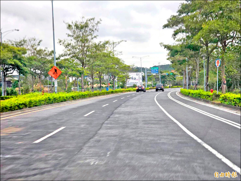 道路挖掘影響通行及挖掘後回填修補未確實造成路不平，是常見民怨。（記者彭健禮攝）