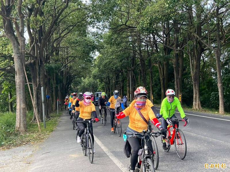 車友環騎西拉雅國家風景區5大水庫,推廣「西拉雅5COOL」自行車活動全新品牌。(記者王涵平攝) 車友環騎西拉雅國家風景區5大水庫,推廣「西拉雅5COOL」自行車活動全新品牌。(記者王涵平攝)