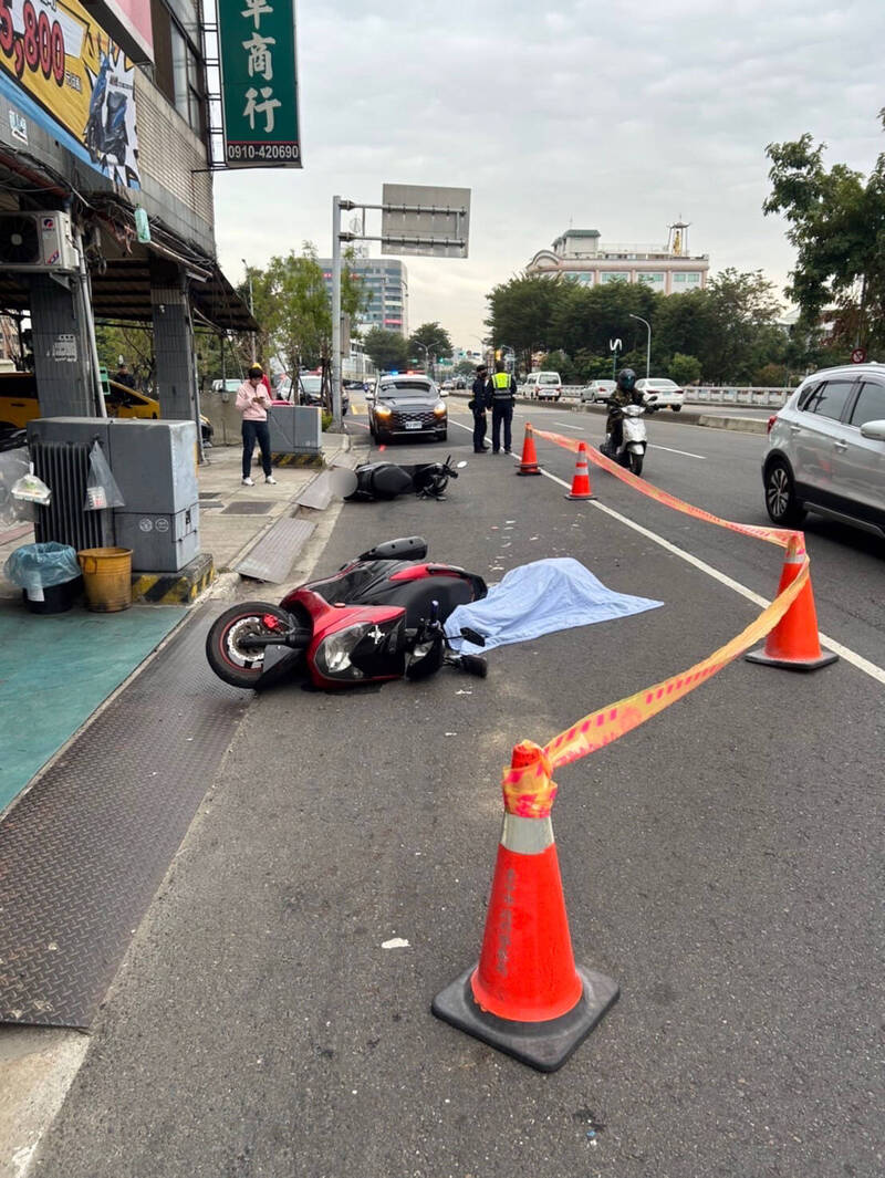 台中公車又出事！2機車中興大學旁擦撞 男騎士倒地遭靠站公車輾斃 - 社會 - 自由時報電子報