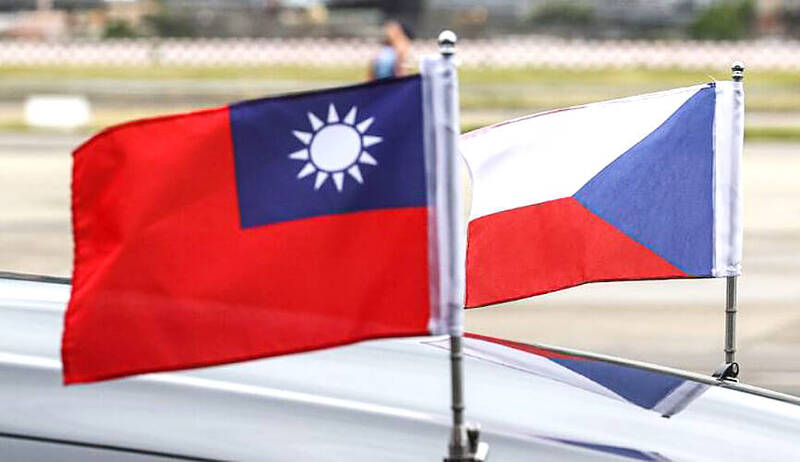 
The national flags of Taiwan, left, and the Czech Republic are displayed in an undated photograph.
Photo: CNA