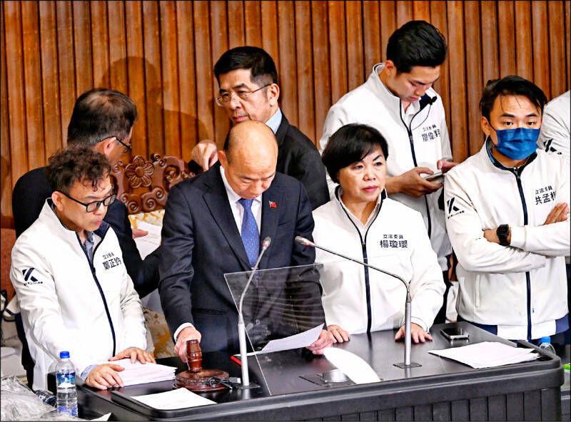 立法院本月廿日三讀通過「憲法訴訟法修正案」，民間司法改革基金會副執行長李明洳律師昨痛批，藍白立委聯手通過「憲訴法」修正案，堪稱粗暴、草率。（資料照）