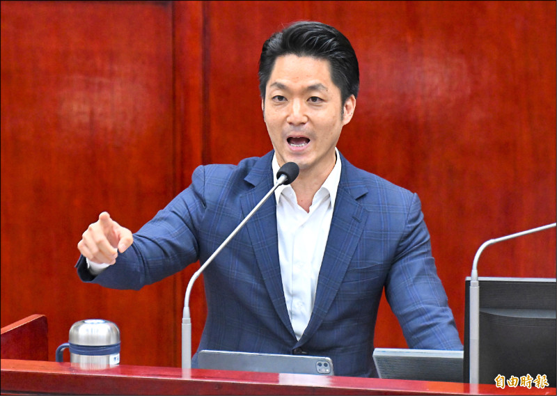 台北市長蔣萬安面對民進黨議員簡舒培質詢，提高聲量回擊，場面火爆。（資料照，記者廖振輝攝）