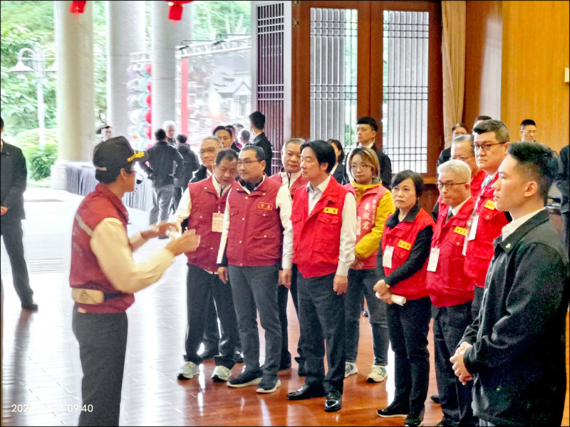 總統賴清德（中）視察新北市防災協作中心演練。（新北市消防局提供）