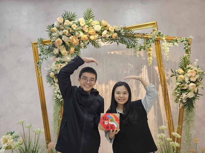 為避免讓新人在結婚登記高峰期湧入戶政事務所登記而久候，新北市府民政局推動「指定結婚生效日」服務。（新北市民政局提供）