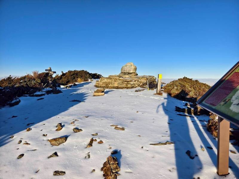 雪山主峰於12月24日雪景。（圖由雪霸國家公園提供／山友江育賢拍攝）