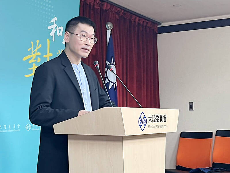 
Mainland Affairs Council Deputy Minister and spokesperson Liang Wen-chieh speaks to reporters in Taipei yesterday.
Photo: Chen Yu-fu, Taipei Times