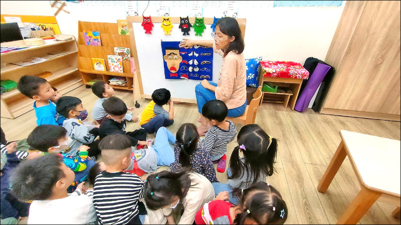 新屋區私立新學屋幼兒園獲客委會核定為桃園市首間全客語幼兒園。（新學屋幼兒園提供）