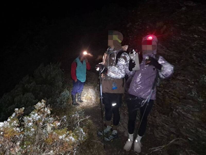 玉山園區相當親民的關山嶺山登山路線，日前有情侶山友迷途獲救，玉管處提醒，高山區環境變數大，就算難度低也要做足準備，切勿倉促上山。（玉管處提供）