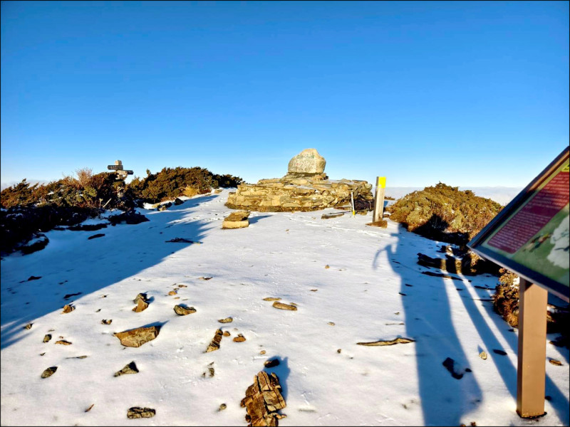 雪山主峰雪景。（江育賢提供）