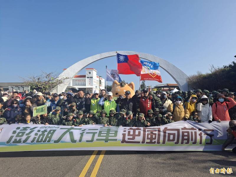 澎湖大行軍逆風向前行，天公作美順利舉行。（記者劉禹慶攝）