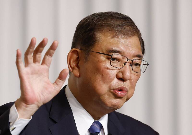 矢板明夫表示，隨著川普即將上任美國總統，中國搶先修復與日本的關係，除了是向國際發出「日中關係已改善」的強烈訊號，也在某種意義上也分化了美日關係。他擔憂下個月石破茂（見圖）將訪問美國，可能會替中國說情。（美聯社）