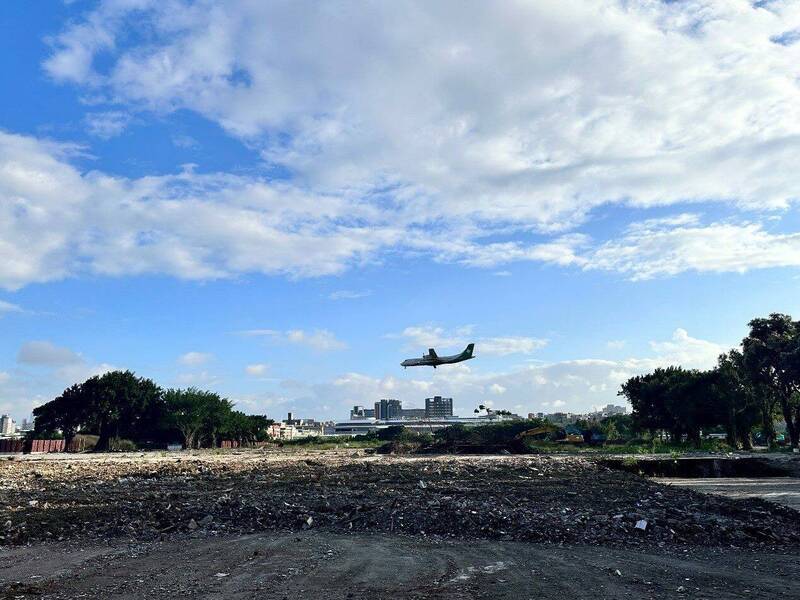 台北市推動興建「濱江水資源再生中心」，基地正在進行拆除整地作業。（台北市衛工處提供）