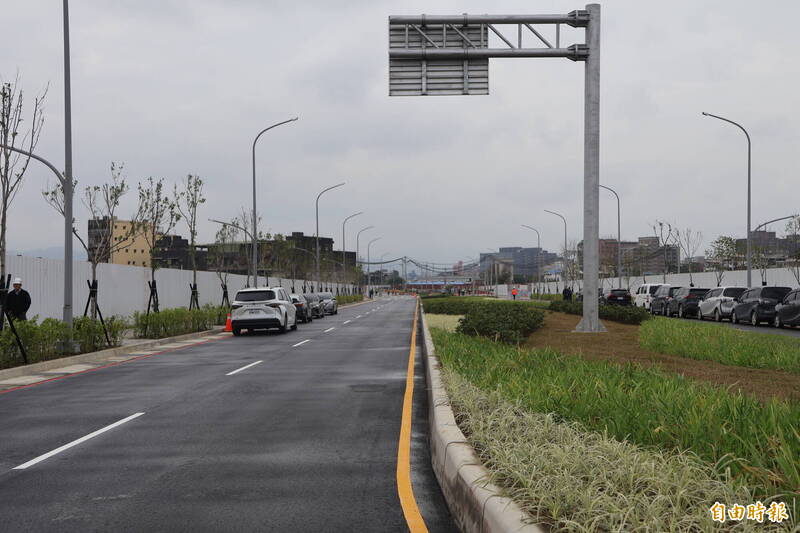 領航路、中正路間的莊泰路（見圖）明年農曆年前通車。（記者董冠怡攝）