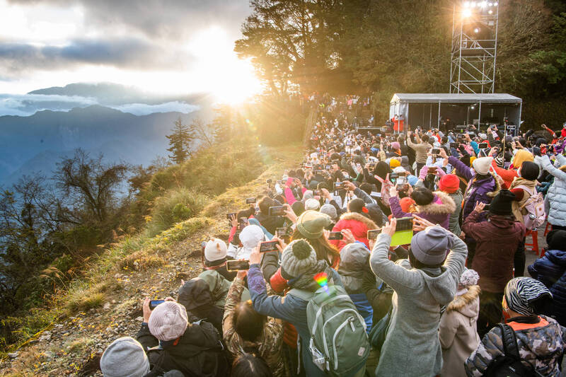 阿里山日出。（交通部觀光署提供）