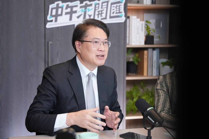 民進黨秘書長林右昌今接受《CNEWS匯流新聞網》政論節目《中午來開匯》專訪時批評，國民黨近來在國會有幫派化、暴力化與民粹化三大現象。（圖由《CNEWS匯流新聞網》提供）