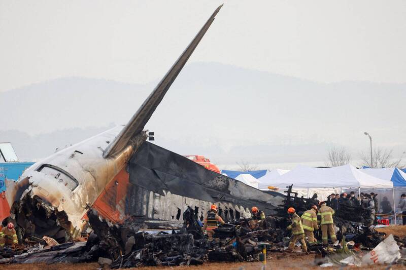 南韓濟州航空載有181人的客機墜毀，造成179人罹難。（路透）
