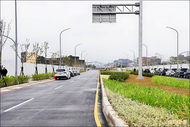 塭仔圳領航路、中正路間的莊泰路，明年農曆年前通車。（記者董冠怡攝）