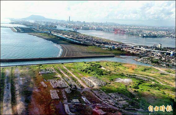 陳其邁建議中央在南星填海造陸區域（圖中場域）規劃國際機場。（資料照）