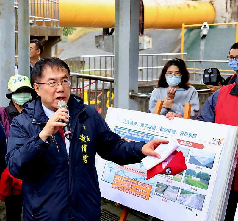 新營南興抽水站啟用近40年，抽水效率衰退，台南市長黃偉哲今視察機組更新工程。（圖由市府提供）