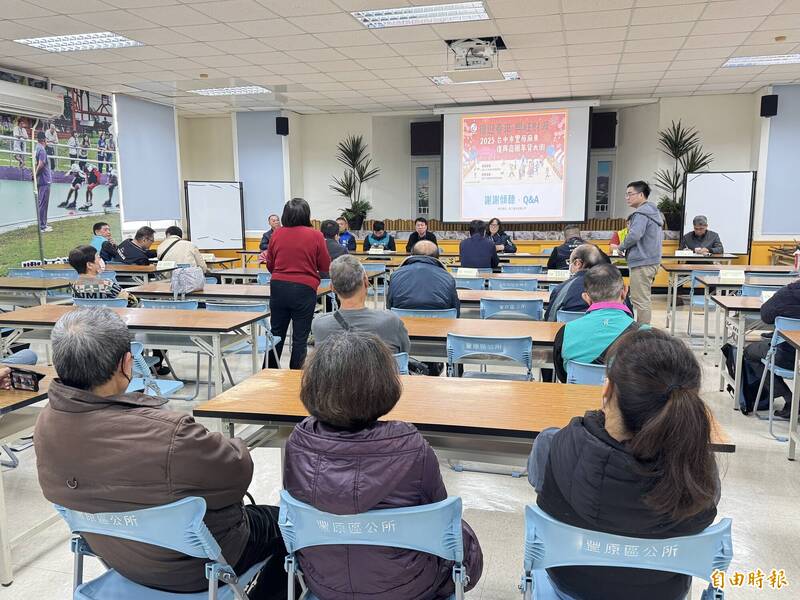 台中市豐原區復興商圈將於農曆春節期間舉辦年貨大街，台中市經濟發展局2日在豐原區公所召開說明會。（記者歐素美攝）