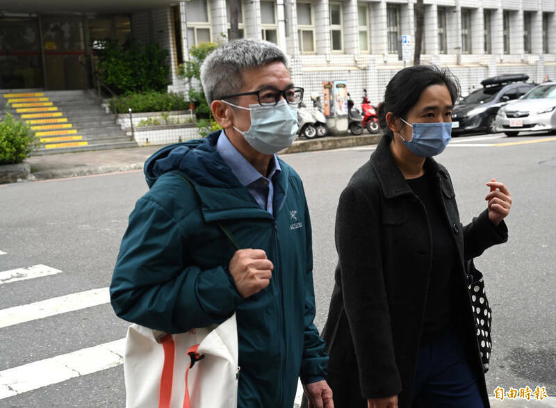 京華城案台北地檢署再度抗告成功，台北地院下午6時再開羈押庭，圖為李文宗抵達北院情形。（記者王藝菘攝）