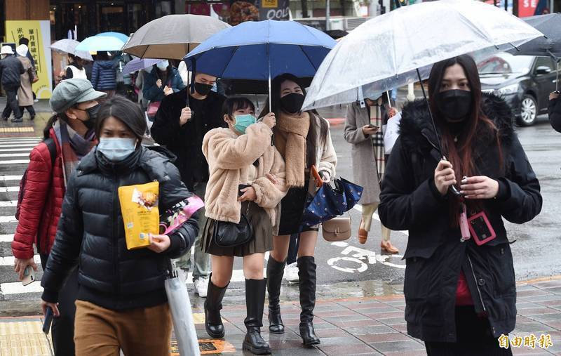 因水氣增加，今日各地降雨機率偏高，且東北部地區及西半部山區可能發生局部較大雨勢，要到明、後天才會轉回晴朗，但在大台北東側、東半部仍然偶有局部短暫雨。（資料照）