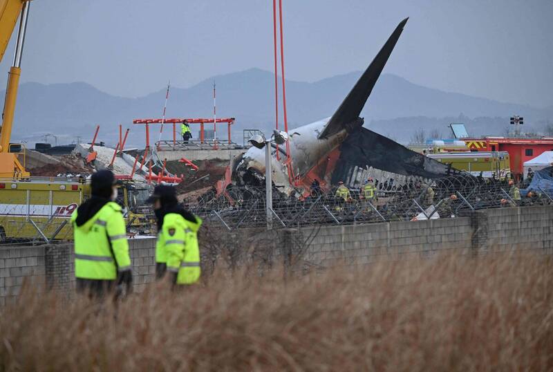 濟州航空客機失事現場，今日傳出機尾殘骸突然起火。（法新社資料照）